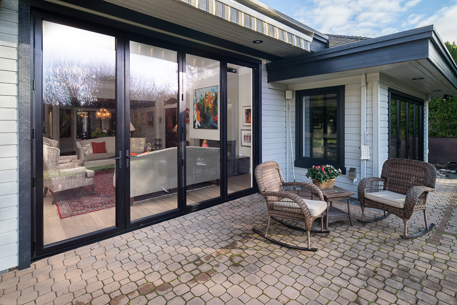 Lansdowne Home with folding glass doors - BC Home Builders Corp